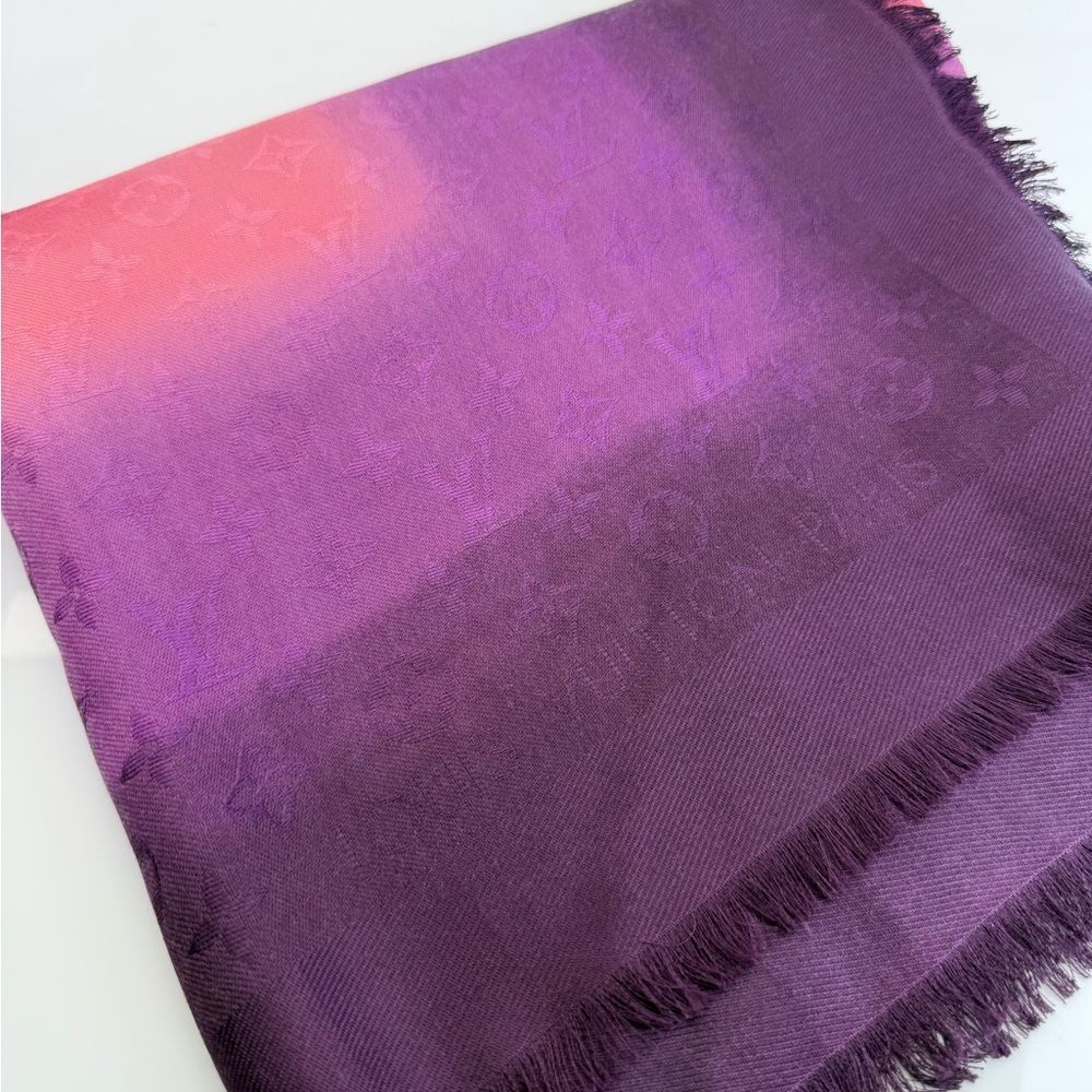 LOUIS VUITTON Purple/Pink Monogram Wool/Silk Ombre Shine Blurrygram Shawl Scarf - Picture 6 of 10